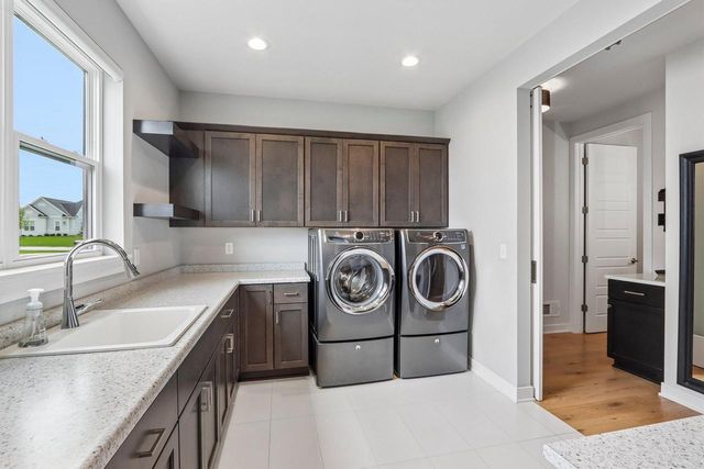 N40W23678 William WAY, Pewaukee, WI 53072