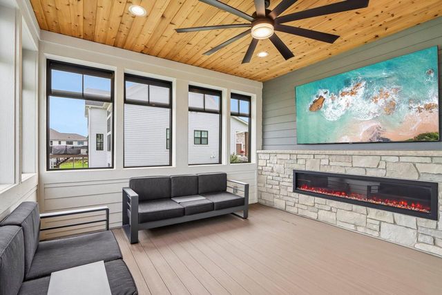 N40W23678 William WAY, Pewaukee, WI 53072