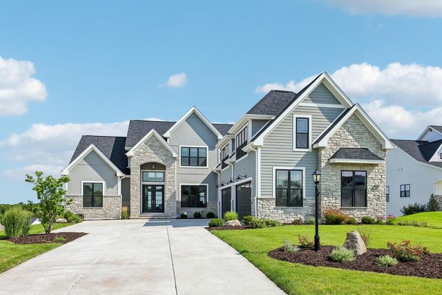 N40W23678 William WAY, Pewaukee, WI 53072