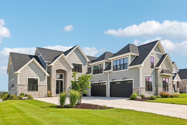 N40W23678 William WAY, Pewaukee, WI 53072