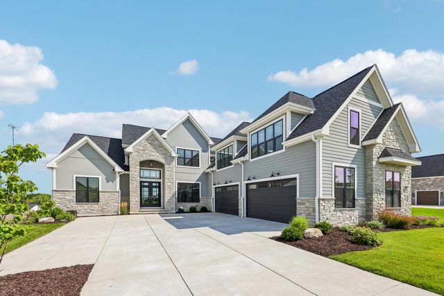 N40W23678 William WAY, Pewaukee, WI 53072