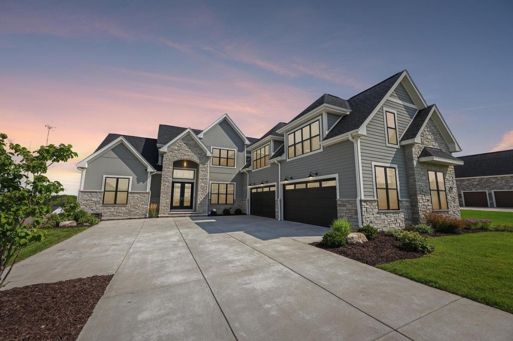 N40W23678 William WAY, Pewaukee, WI 53072