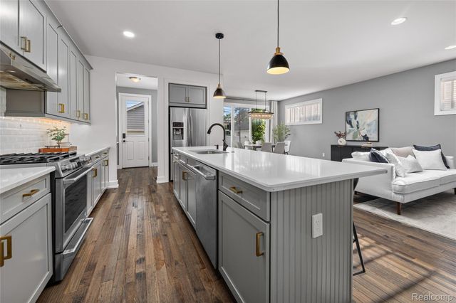 16276 Kirkshire Avenue, Beverly Hills Village, MI 48025