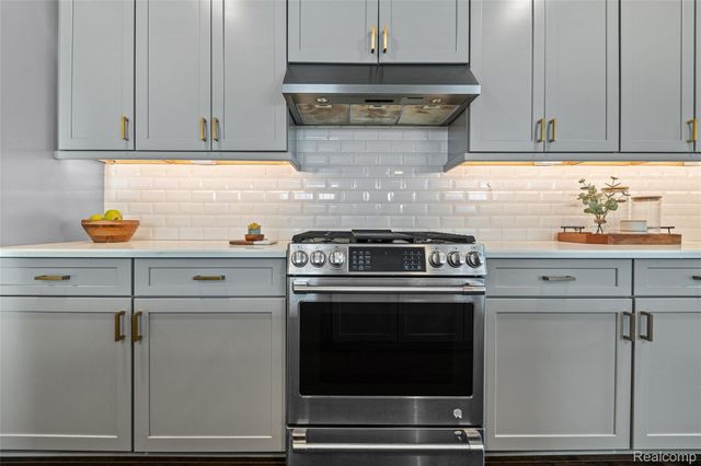 16276 Kirkshire Avenue, Beverly Hills Village, MI 48025