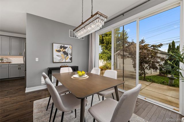 16276 Kirkshire Avenue, Beverly Hills Village, MI 48025
