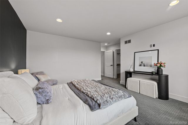 16276 Kirkshire Avenue, Beverly Hills Village, MI 48025