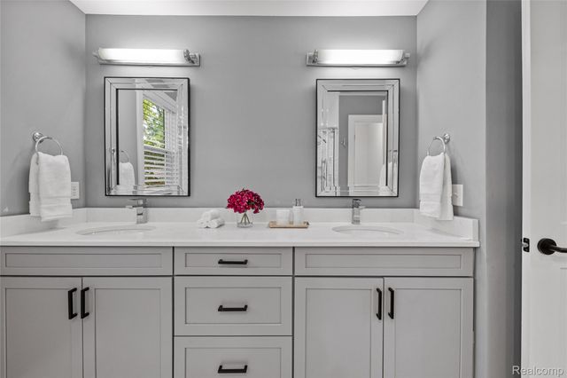 16276 Kirkshire Avenue, Beverly Hills Village, MI 48025