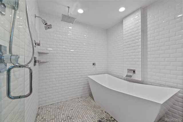 16276 Kirkshire Avenue, Beverly Hills Village, MI 48025