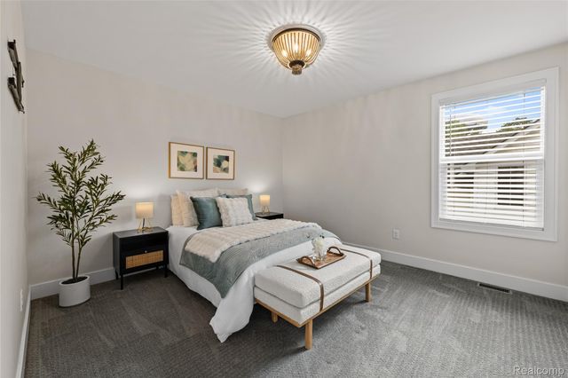 16276 Kirkshire Avenue, Beverly Hills Village, MI 48025