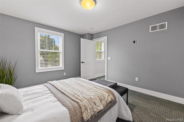 16276 Kirkshire Avenue, Beverly Hills Village, MI 48025