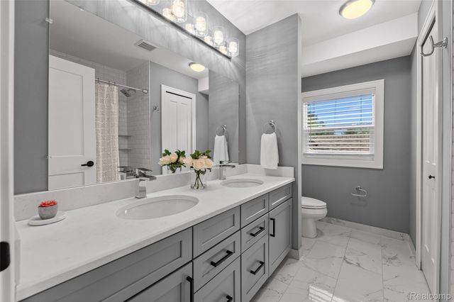 16276 Kirkshire Avenue, Beverly Hills Village, MI 48025