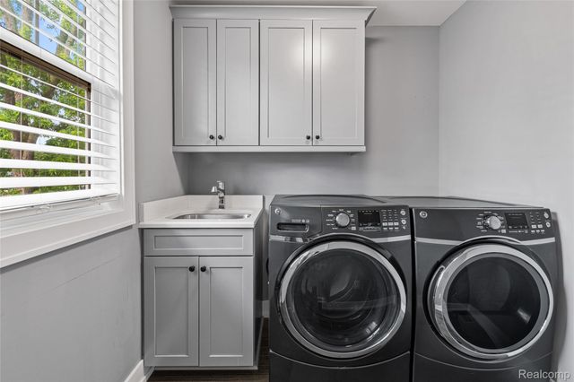 16276 Kirkshire Avenue, Beverly Hills Village, MI 48025