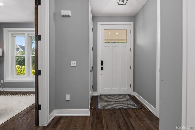 16276 Kirkshire Avenue, Beverly Hills Village, MI 48025