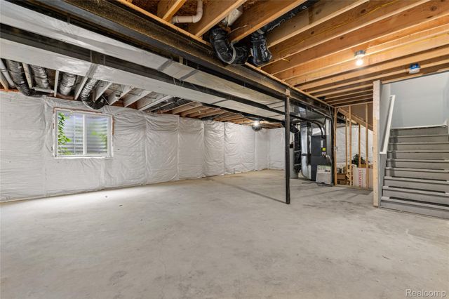 16276 Kirkshire Avenue, Beverly Hills Village, MI 48025