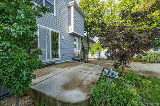 16276 Kirkshire Avenue, Beverly Hills Village, MI 48025