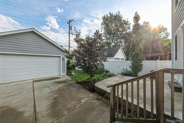 16276 Kirkshire Avenue, Beverly Hills Village, MI 48025