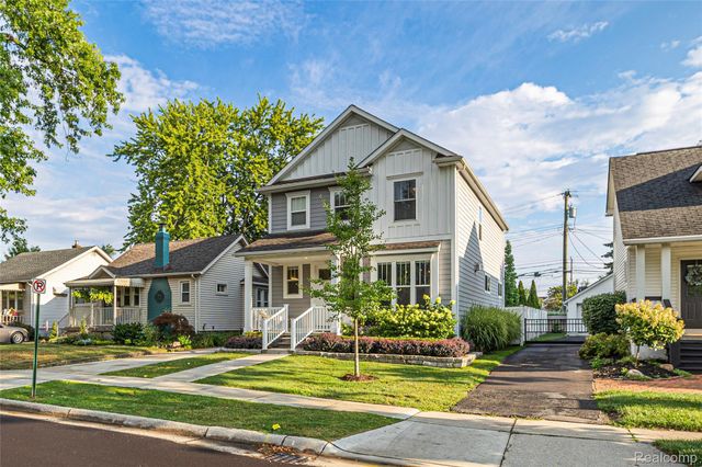 16276 Kirkshire Avenue, Beverly Hills Village, MI 48025