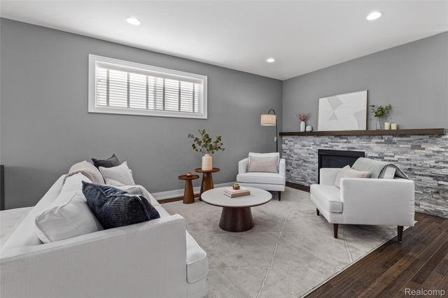 16276 Kirkshire Avenue, Beverly Hills Village, MI 48025