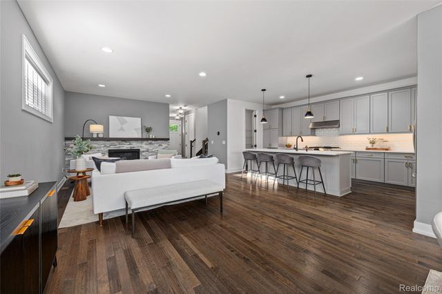 16276 Kirkshire Avenue, Beverly Hills Village, MI 48025