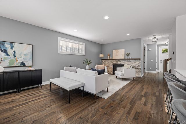 16276 Kirkshire Avenue, Beverly Hills Village, MI 48025