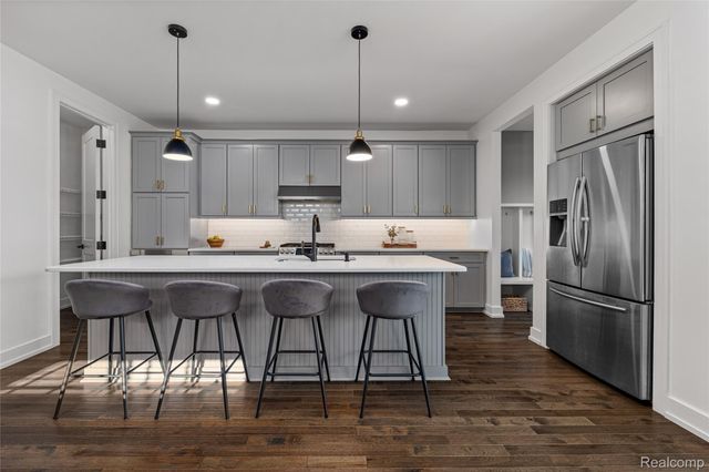16276 Kirkshire Avenue, Beverly Hills Village, MI 48025