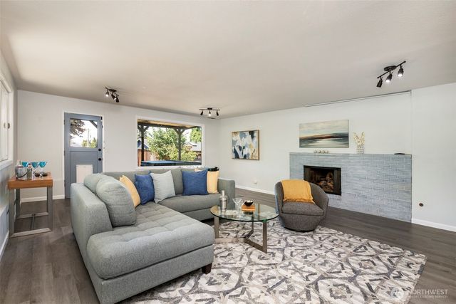 12011 6th Avenue NW, Seattle, WA 98177