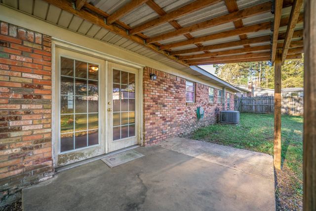 1301 Nelwyn Ave., Gladewater, TX 75647