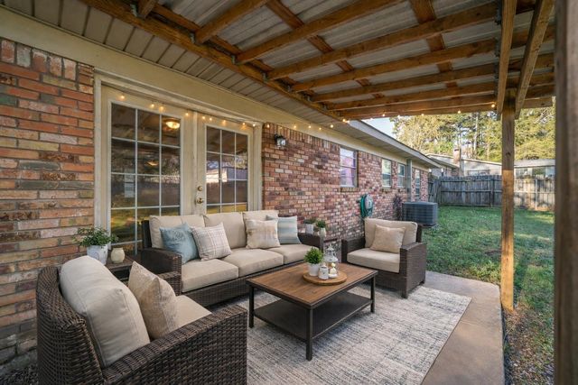 1301 Nelwyn Ave., Gladewater, TX 75647