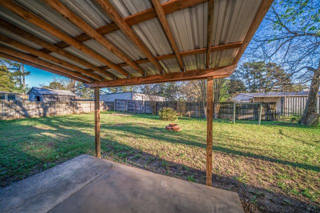 1301 Nelwyn Ave., Gladewater, TX 75647