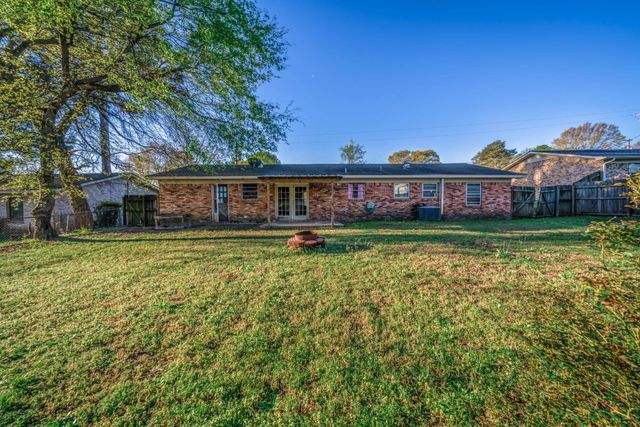 1301 Nelwyn Ave., Gladewater, TX 75647