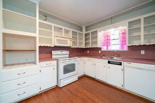 1301 Nelwyn Ave., Gladewater, TX 75647