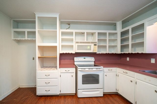 1301 Nelwyn Ave., Gladewater, TX 75647