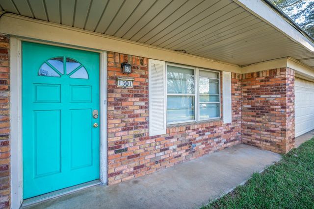 1301 Nelwyn Ave., Gladewater, TX 75647