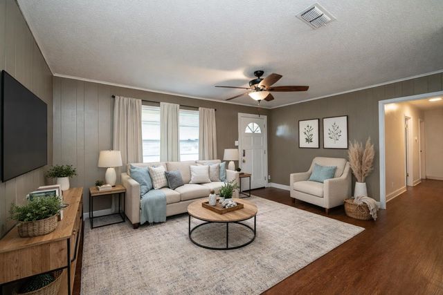 1301 Nelwyn Ave., Gladewater, TX 75647