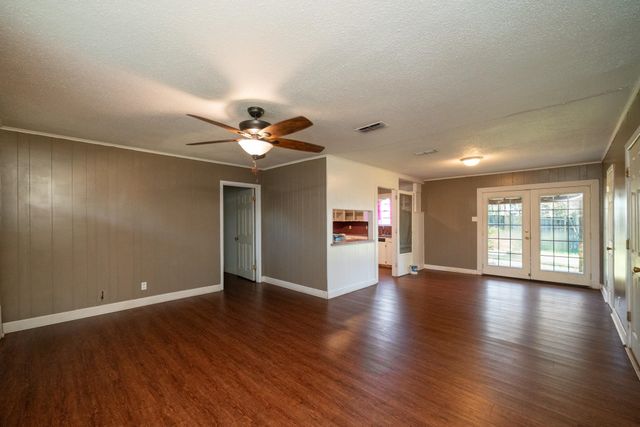 1301 Nelwyn Ave., Gladewater, TX 75647