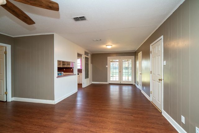 1301 Nelwyn Ave., Gladewater, TX 75647