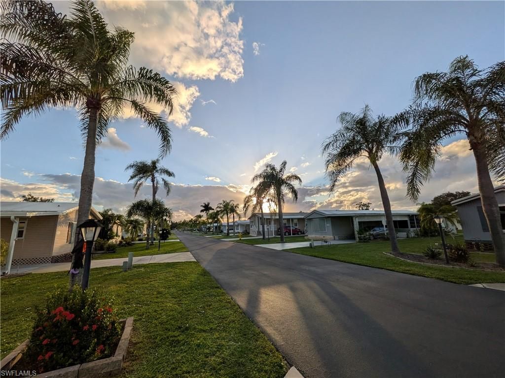 10750 Wales LOOP, BONITA SPRINGS, FL 34135 — photo 4