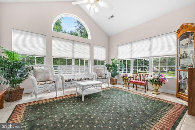 6233 AUTUMN LEAF DR, Fredericksburg, VA 22407
