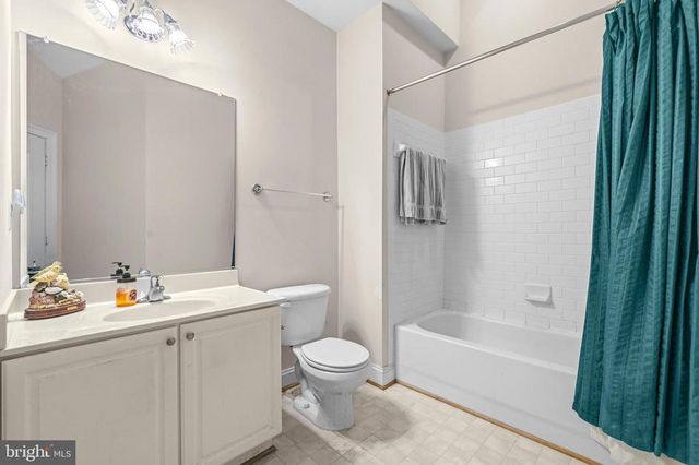 6233 AUTUMN LEAF DR, Fredericksburg, VA 22407