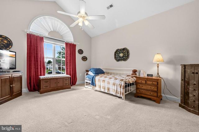 6233 AUTUMN LEAF DR, Fredericksburg, VA 22407