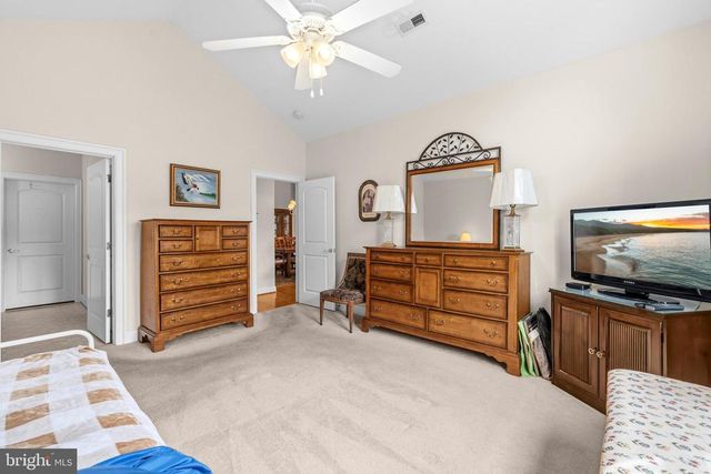 6233 AUTUMN LEAF DR, Fredericksburg, VA 22407