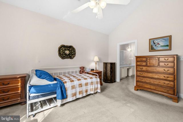 6233 AUTUMN LEAF DR, Fredericksburg, VA 22407