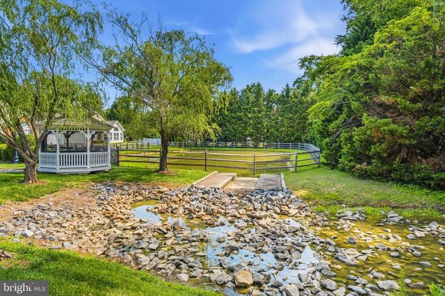 6233 AUTUMN LEAF DR, Fredericksburg, VA 22407