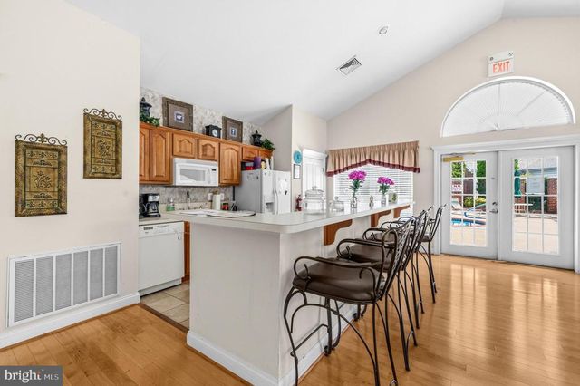 6233 AUTUMN LEAF DR, Fredericksburg, VA 22407