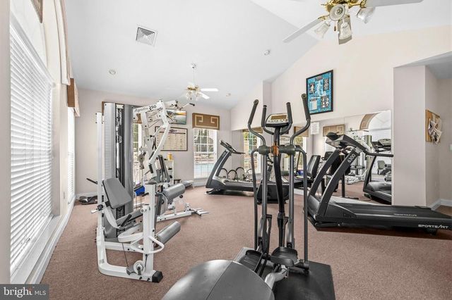 6233 AUTUMN LEAF DR, Fredericksburg, VA 22407