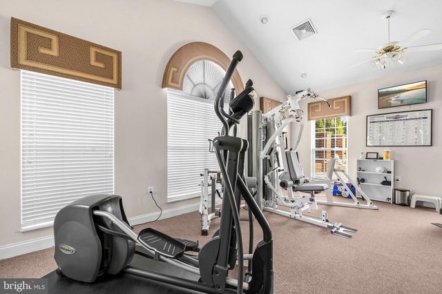 6233 AUTUMN LEAF DR, Fredericksburg, VA 22407