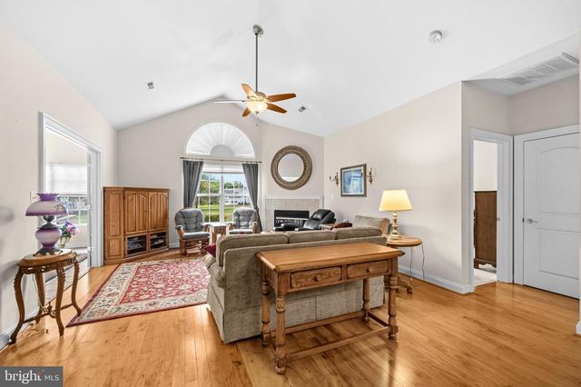 6233 AUTUMN LEAF DR, Fredericksburg, VA 22407