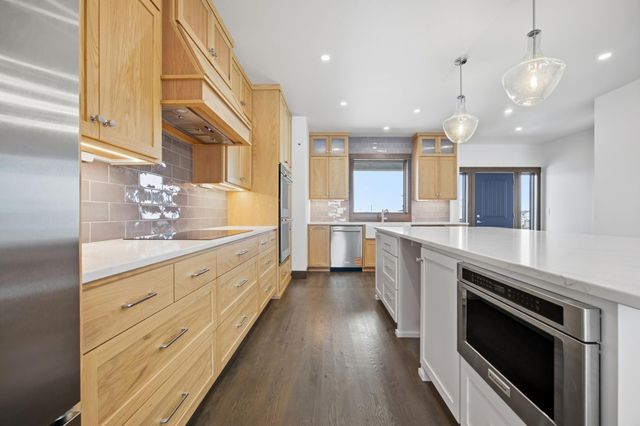 6490 Selkirk Drive S, Fargo, ND 58104