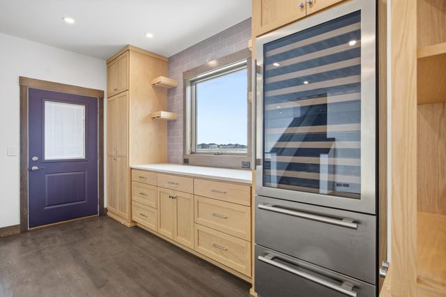 6490 Selkirk Drive S, Fargo, ND 58104