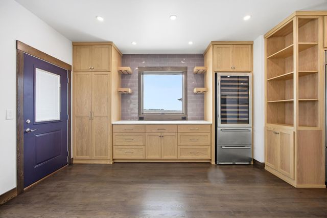 6490 Selkirk Drive S, Fargo, ND 58104